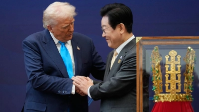 US-Präsident Donald Trump und Südkoreas Präsident Lee Jae Myung haben bei ihrem Treffen am Mittwoch über atomgetriebene U-Boote gesprochen. (Foto: Mark Schiefelbein/AP/dpa)
