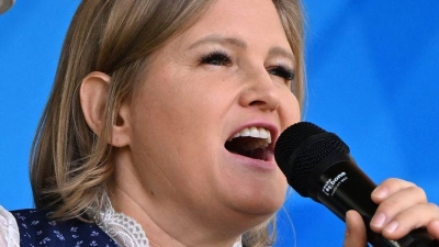 Gab als Eröffnungsrednerin bei der AfD den Ton an: Landtagsfraktionschefin Katrin Ebner-Steiner. (Foto: Sven Hoppe/dpa)
