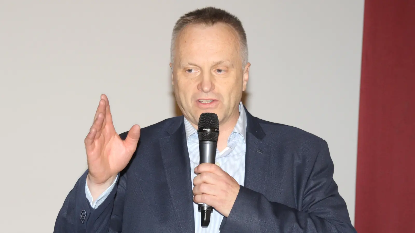 Der CSU-Kreisvorsitzende Jan Helmer will trotz der Rücktrittsforderung im Amt bleiben.  (Foto: Robert Maurer)