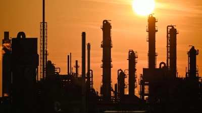 Die schwierigen Gespräche über die Standortsicherung für das Stammwerk Ludwigshafen laufen. (Archivbild) (Foto: Uwe Anspach/dpa)