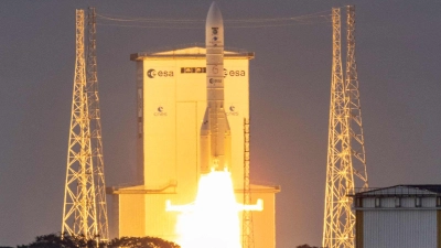 Die Ariane 6 beim ersten Start dieses Jahres vom Weltraumbahnhof Kourou im Januar. (Archiv) (Foto: Ronan Lietar/AFP/dpa)