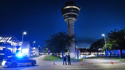 Wegen Feueralarms wurde der Flughafen-Tower evakuiert. (Foto: Sven Hoppe/dpa)