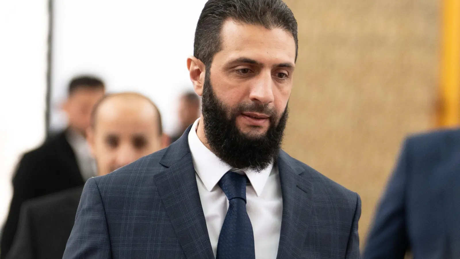 Ahmed al-Scharaa wird Übergangspräsident in Syrien. (Foto: Mosa'ab Elshamy/AP/dpa)