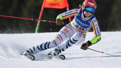 Lena Dürr zeigte im WM-Riesenslalom eine überraschend gute Leistung. (Foto: Marco Trovati/AP/dpa)