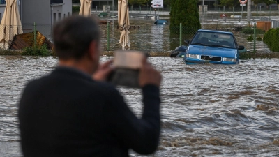 Im tschechischen Opava wurden Straßen überflutet. (Foto: Oana Jaroslav/CTK/dpa)