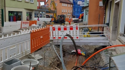 Seine „Fruchtecke” hat Akif Özdil für fünf Wochen geschlossen. Kundinnen und Kunden hatten nur noch selten den Weg über den Steg in das Geschäft gefunden. (Foto: Katrin Merklein)