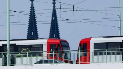 Das Deutschlandticket bleibt für viele Verbraucherinnen und Verbraucher ein attraktives Angebot für den ÖPNV. (Archivbild) (Foto: Rolf Vennenbernd/dpa)