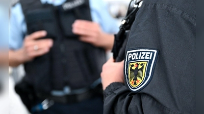Die Bundespolizei musste den Mann am Sonntag zweimal festnehmen. (Symbolbild) (Foto: Sven Hoppe/dpa)
