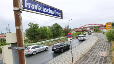 Ab 18.00 Uhr werden die Stimmen ausgezählt. Erst danach steht fest, wie der Bürgerentscheid ausgegangen ist. (Archivbild) (Foto: Daniel Löb/dpa)
