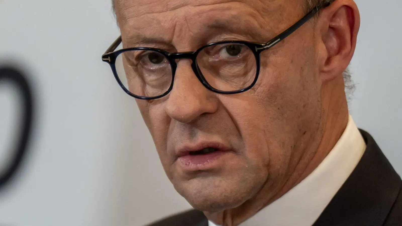 Sieht keine schnelle Rückkehr zum G8-Format: Bundeskanzler Friedrich Merz. (Foto: Michael Kappeler/dpa)