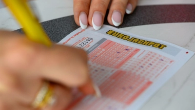 Eine neue Chance auf den prall gefüllten Eurojackpot gibt es am Dienstag. (Foto: Klaus-Dietmar Gabbert/dpa)