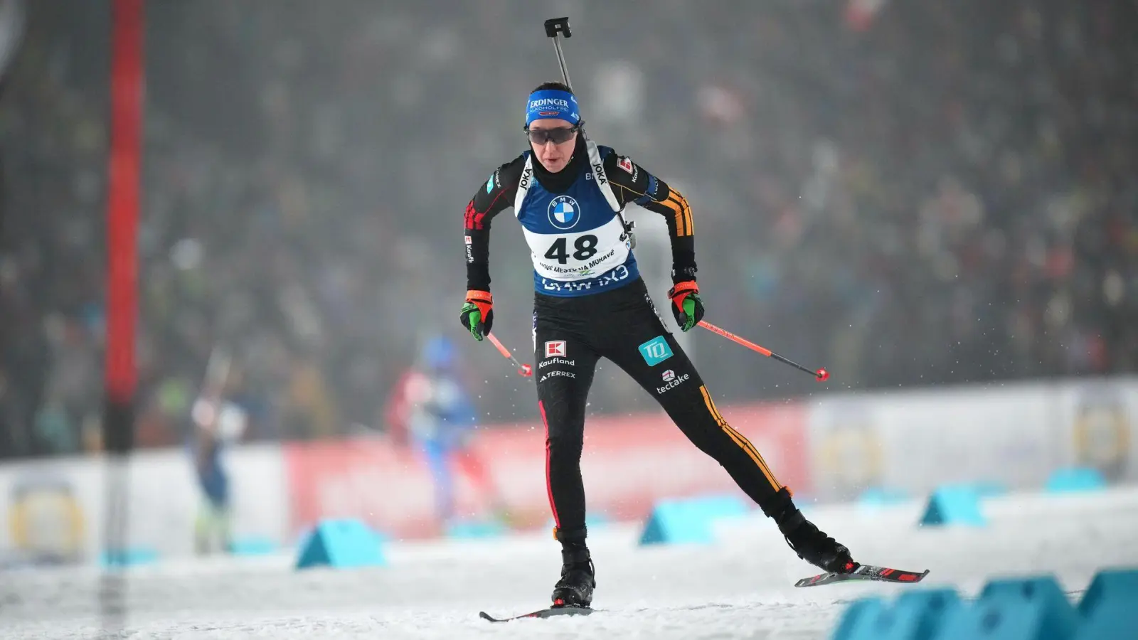 Franziska Preuß landet im verkürzten Einzel von Nove Mesto auf dem Podest. (Foto: Petr David Josek/AP/dpa)