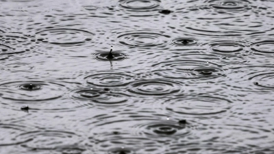 Mancherorts soll so viel Regen fallen wie sonst in einem Monat. (Archivbild) (Foto: Karl-Josef Hildenbrand/dpa)