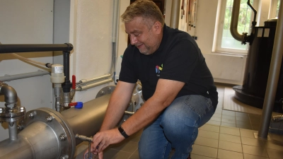 Wassermeister Rupprecht nimmt regelmäßig Proben. (Foto: Ute Niephaus)