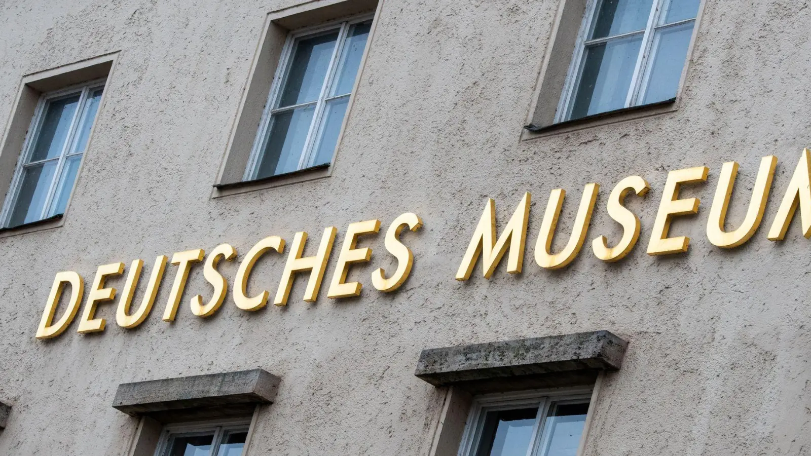 Das Deutsche Museum hat ein von den Nationalsozialisten geraubtes Kunstwerk des Landschaftsmalers Hans Thoma an die Erben des jüdischen Kunstsammlers Sigmund Waldes zurückgegeben. (Archivbild) (Foto: Peter Kneffel/dpa)