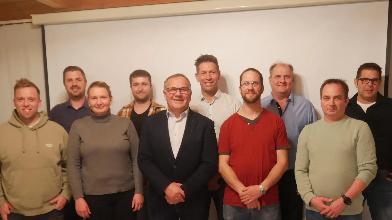Diese Kandidierenden stellen sich für die CSU-FWG Gemeinderatsliste zur Wahl um einen Platz im Gemeinderat Burghaslach. (Foto: Martina Hinkelmann)