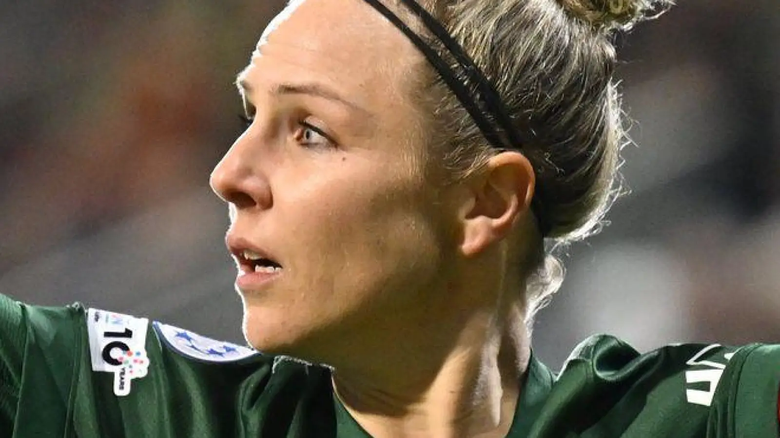 Wer will nach Köln fahren? Svenja Huth steht mit dem VfL Wolfsburg schon mal im Halbfinale. (Archivbild) (Foto: Swen Pförtner/dpa)