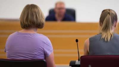 Vor Gericht immer eng an der Seite des Opfers: die psychosoziale Prozessbegleitung. (Foto: Silas Stein/dpa/dpa-tmn)