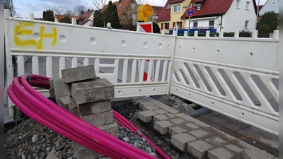 Der Glasfaserausbau in der Bodenfeldstraße wurde durch ein Aufgrabungsverbot der Stadt aktuell gestoppt.  (Foto: Katrin Merklein)