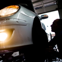 Je besser die Lichtanlage, desto sicherer können Autofahrer in den Herbst und Winter starten. (Foto: Julian Stratenschulte/dpa/dpa-tmn)