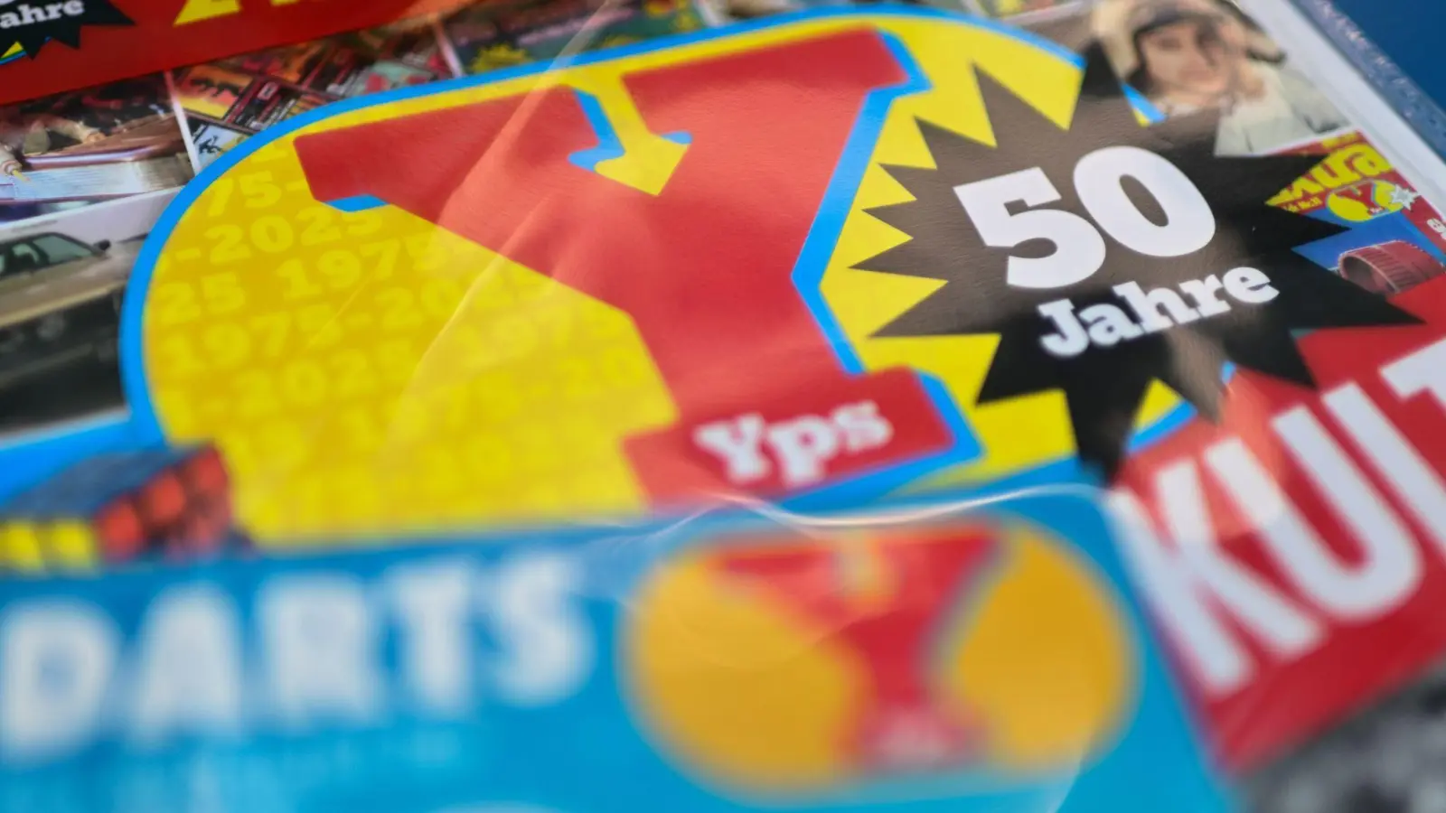 Die Sonderausgabe ist ein Doppelpack. (Foto: Sebastian Gollnow/dpa)