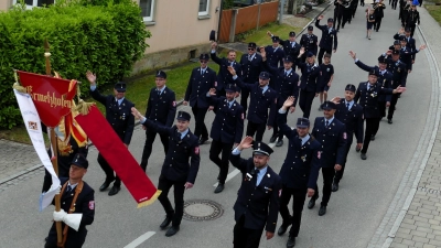 Die Ermetzhöfer Feuerwehr hatte zu ihrem 150-jährigen Bestehen auch einen großen Festzug auf die Beine gestellt. (Foto: Sylvia Fehlinger)