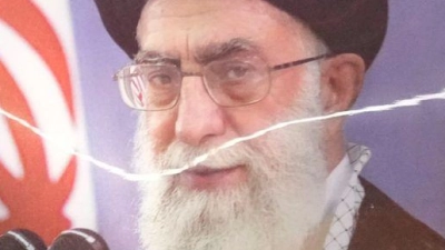 Aus dem Im Iran gibt es nach der Tötung Chameneis sowohl Berichte über Trauer als auch über ausgelassenes Feiern.  (Foto: Vahid Salemi/AP/dpa)