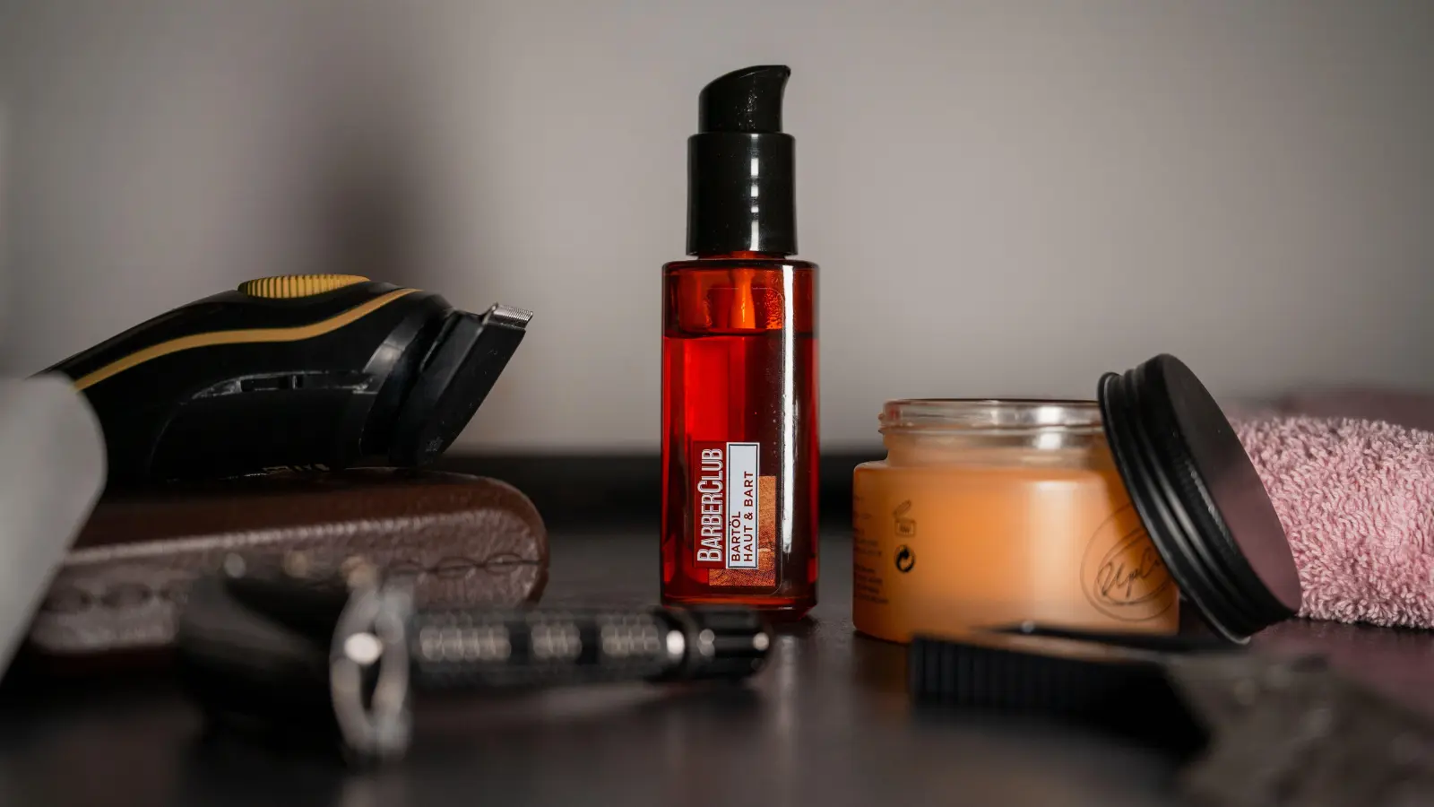 25 Barbershops, Friseure und Kosmetikstudios wurden in der Region kontrolliert. (Symbolfoto: René Chlopotowski)