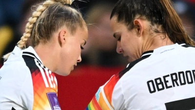 Das Bayern-Duo mit Giulia Gwinn (l.) und Lena Oberdorf kehrt ins Nationalteam zurück  (Foto: Sebastian Gollnow/dpa)