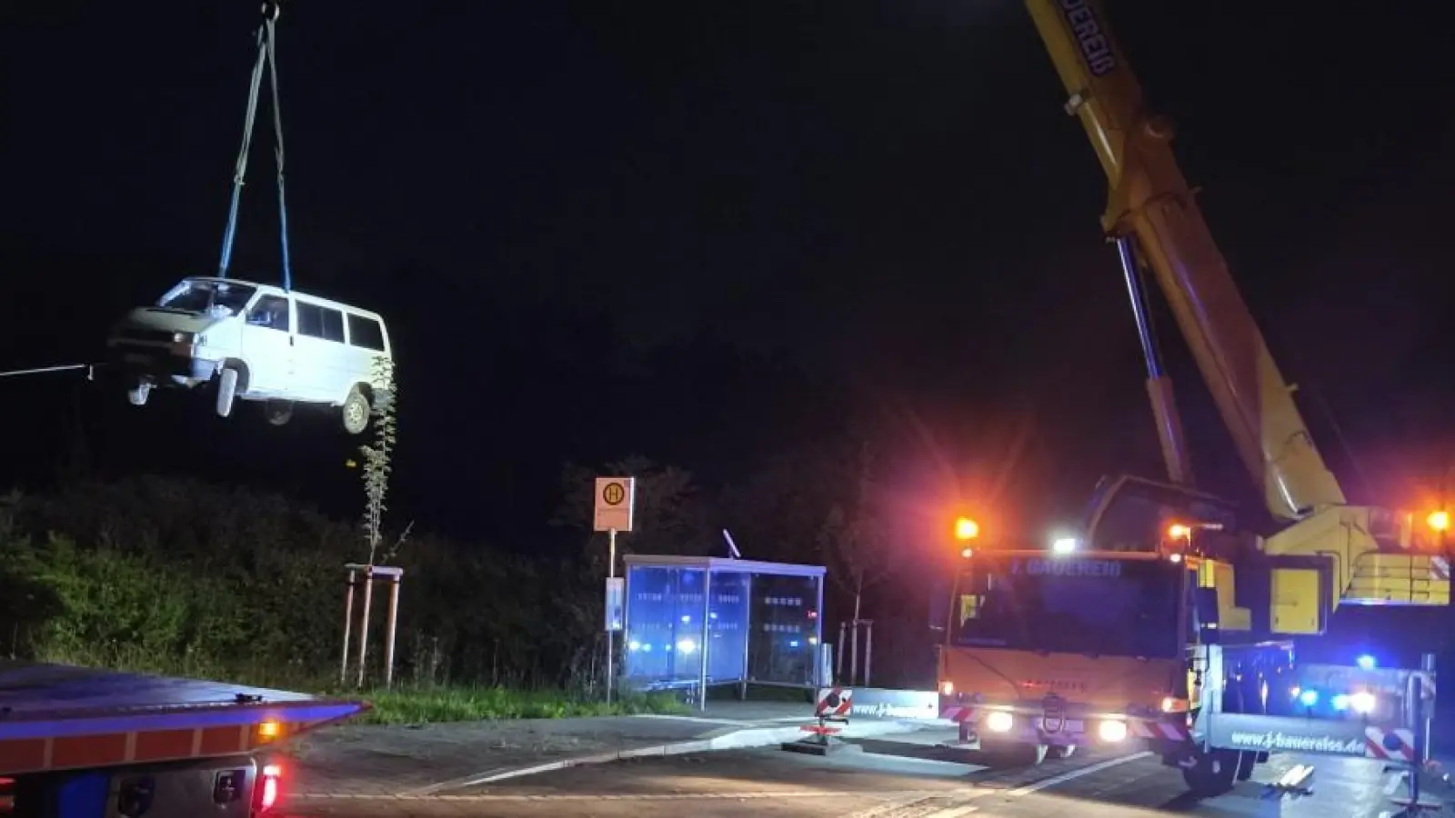Die Bergungsarbeiten an den Gleisen dauerten bis in den Abend hinein. (Foto: Rainer Weiskirchen)