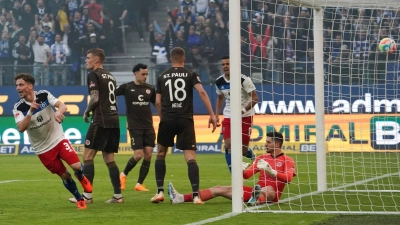 Moritz Heyer sorgte für das dritte HSV-Tor gegen St. Pauli. (Foto: Marcus Brandt/dpa)