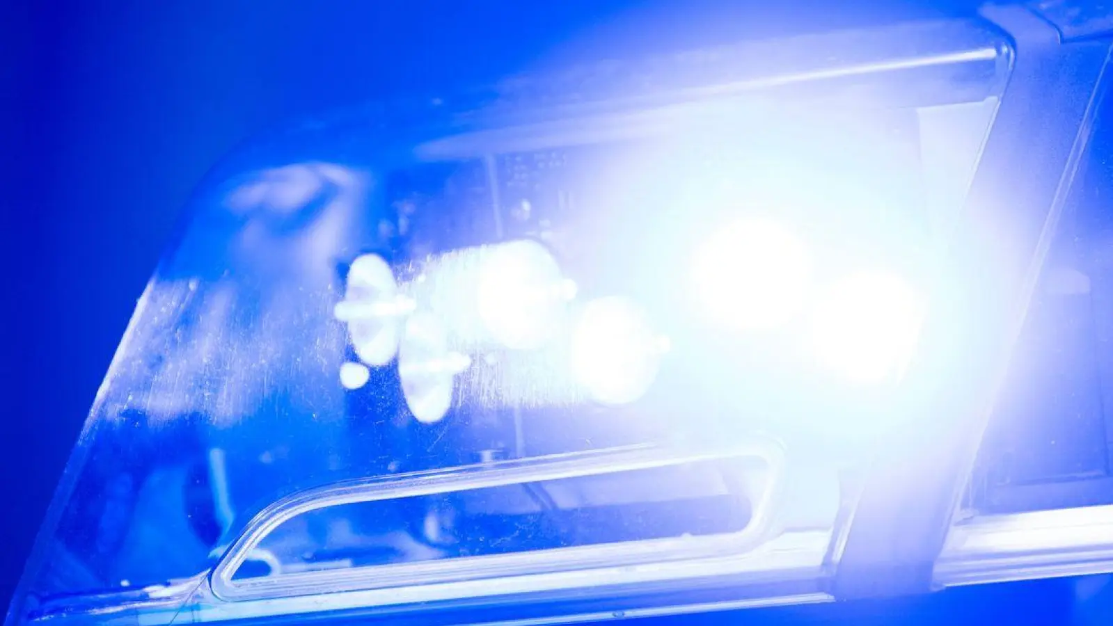 Nach einem Unfall in Marktheidenfeld, bei dem ein dreijähriger Junge ums Leben kam, ermittelt die Polizei zum genauen Hergang. (Symbolbild) (Foto: Lino Mirgeler/dpa)