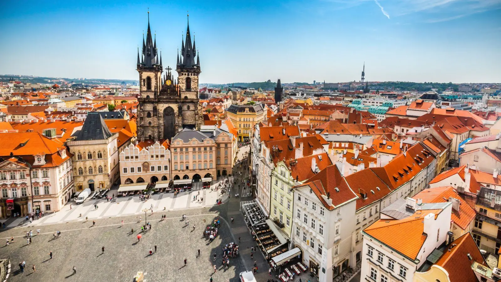 Prags bedeutenster Platz: der Altstädter Ring. (Foto: Prague City Tourism/dpa-tmn)