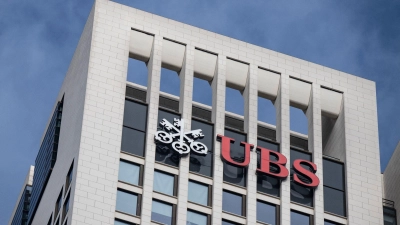 Die UBS verwaltete Ende März 4,16 Billionen Dollar an Vermögen. Zusammen mit dem Geschäft der CS wären es über fünf Billionen Dollar -  und die UBS damit mit Abstand der größte Vermögensverwalter der Welt. (Foto: Boris Roessler/dpa)