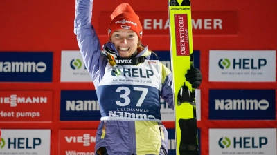 Katharina Althaus jubelt über ihren Sieg beim Weltcup in Lillehammer. (Foto: NordicFocus/dpa)