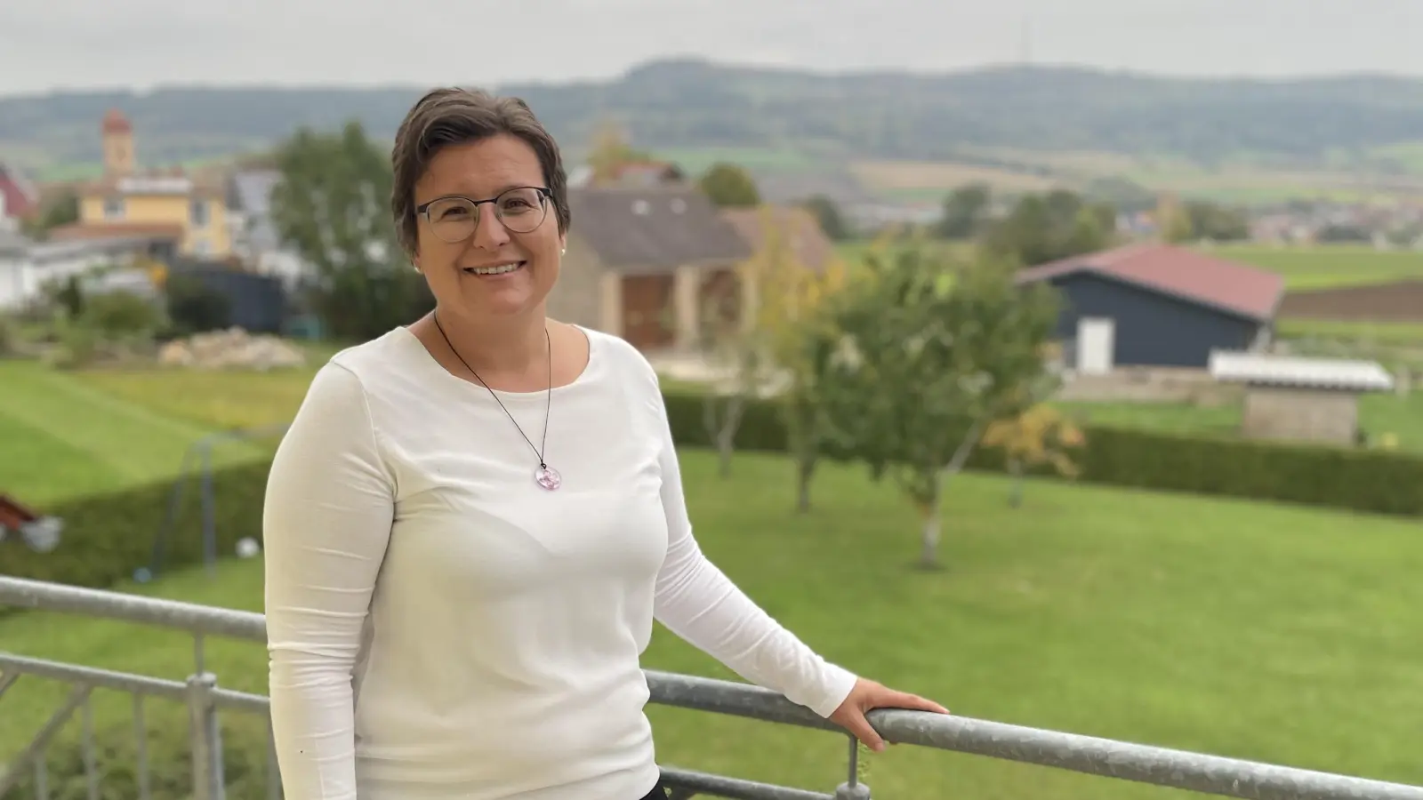 Nicole Ströhlein lebt in Aufkirchen und arbeitet bei der VG Hesselberg. Ihre berufliche Zukunft sieht sie als Bürgermeisterin von Gerolfingen. (Foto: Andreas Ströhlein)