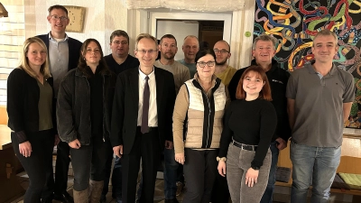 Die Kandidatinnen und Kandidaten für die Wahl in Oberdachstetten von links nach rechts: Carola Reiner, Andreas Moßmeyer, Sina Bodächtel, Johannes Schlichting, Martin Assum, Reiner Krämer, Roland Hochreuther, Gerda Eder, Klaus Hochreiner, Nina Stadlinger, Erich Oberfichtner und Christian Hartmann. (Foto: Martina Fetz)