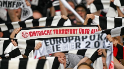 Frankfurter Fans sollen in Neapel nicht ins Stadion kommen. (Foto: Uwe Anspach/dpa)