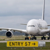 Für den Münchner Flughafen gelten während der Wiesn verschärfte Sicherheitsvorkehrungen. (Symbolbild) (Foto: Peter Kneffel/dpa)
