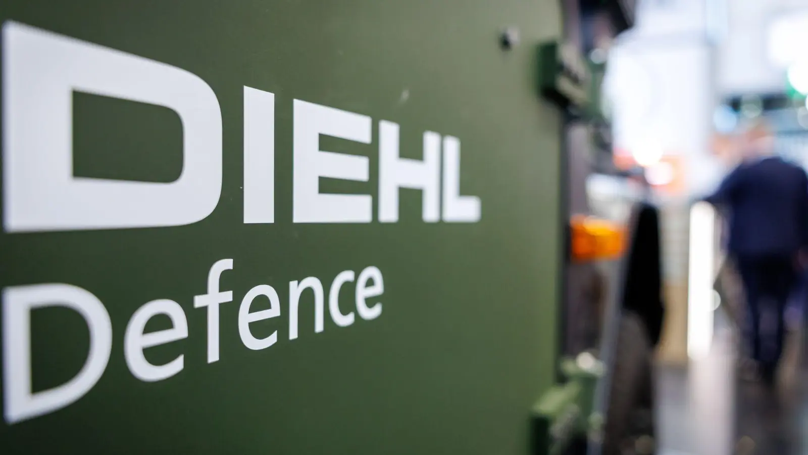 Der Technologiekonzern Diehl mit Sitz in Nürnberg profitiert derzeit massiv von der veränderten Sicherheitslage in der Welt. (Archivbild)  (Foto: Daniel Karmann/dpa)