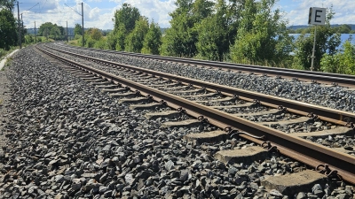 Kein Zug in Sicht: Die Bahnstrecke zwischen Wiedersbach und Dombühl bleibt weiterhin gesperrt.  (Foto: Wolfgang Grebenhof)