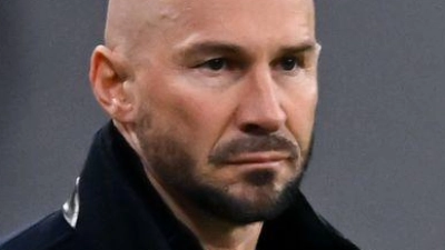 Hoffenheims Trainer Christian Ilzer am Spielfeldrand. (Foto: Sven Hoppe/dpa)