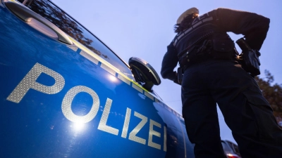 Bei dem Fehlalarm im Zentralschulhaus von Diakoneo in Neuendettelsau war die Polizei schon vorher vor Ort. (Symbolbild: Marijan Murat/dpa)