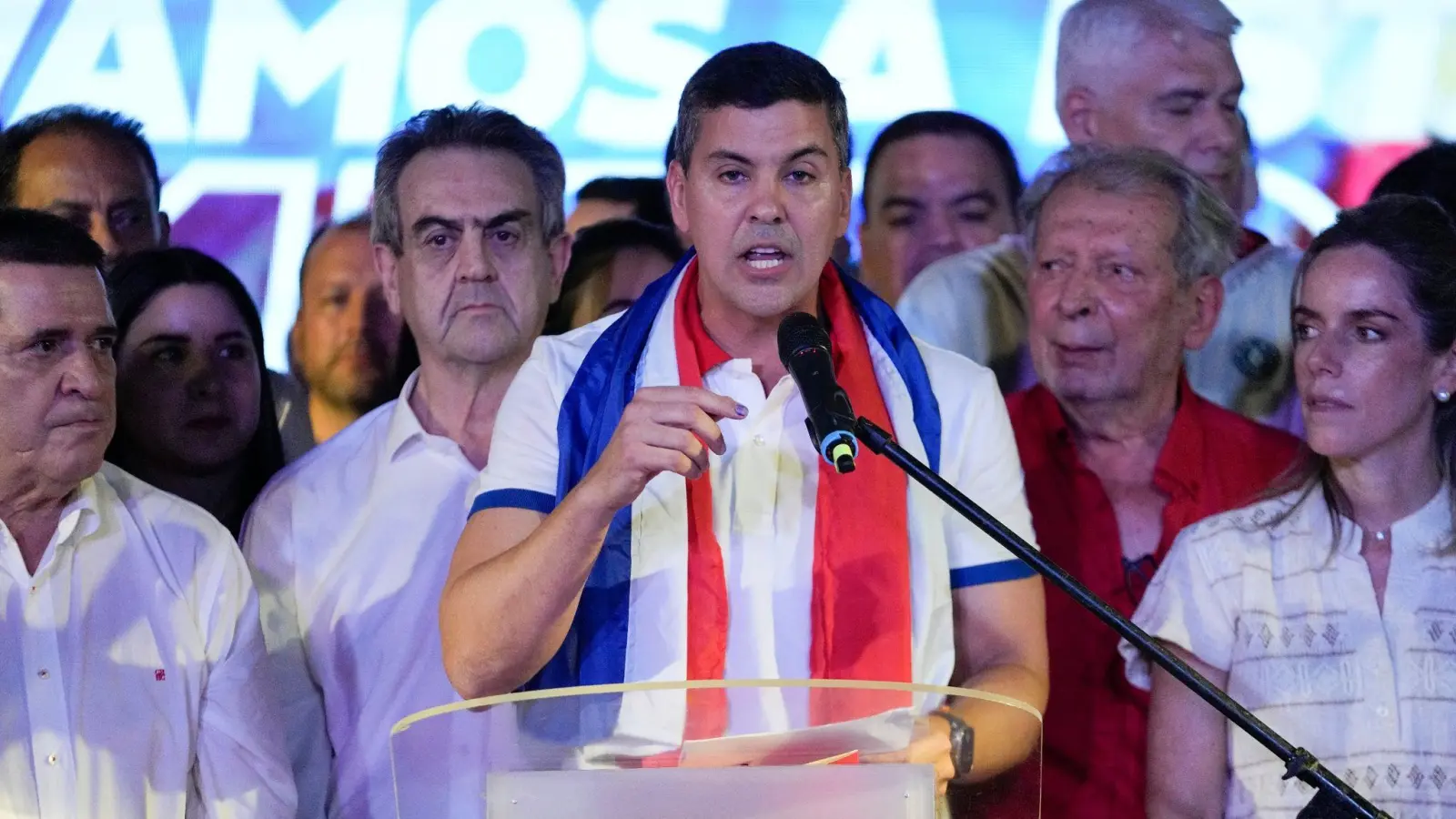 Santiago Pena, Präsidentschaftskandidat der Regierungspartei Colorado, spricht in Asuncion. (Foto: Jorge Saenz/AP)