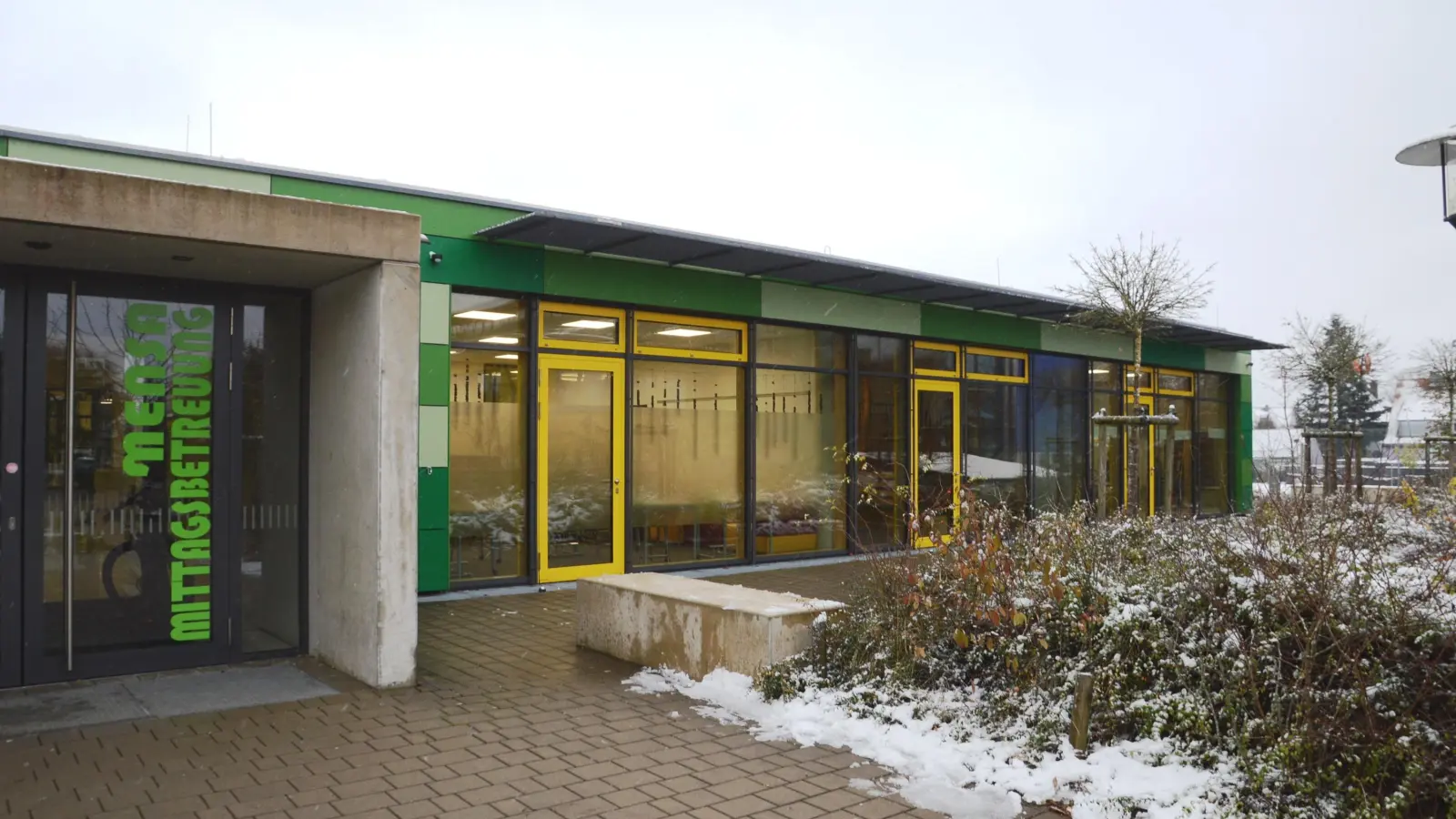 Viele Grundschulen haben bereits Betreuungsangebote über den Unterricht hinaus – wie hier die Schule in Wassertrüdingen. Allerdings erfordert der künftige Anspruch an zahlreichen Orten einen weiteren Ausbau. (Archivfoto: Peter Tippl)