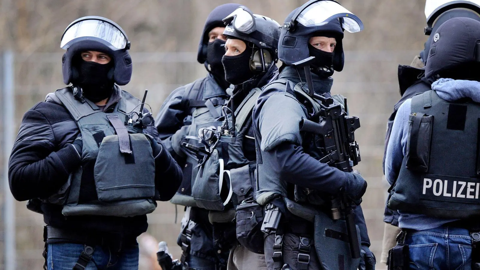 Wegen eines Verdachts auf Bewaffnung wurden Spezialeinsatzkräfte hinzugezogen. (Symbolbild) (Foto: Marius Becker/dpa)