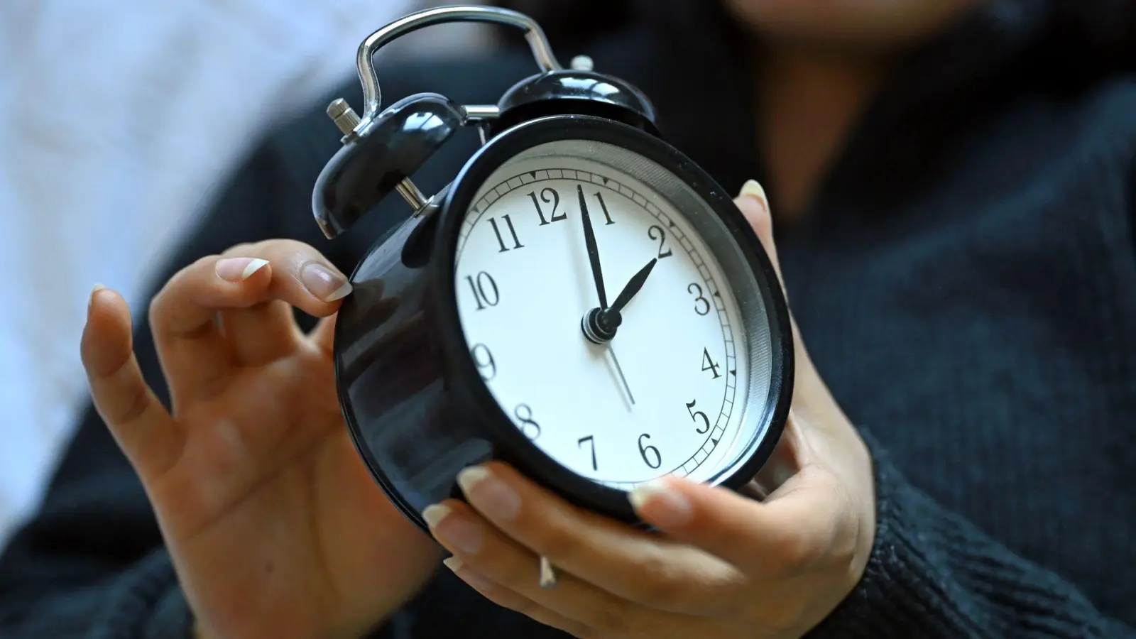 Die Sommerzeit hat in Deutschland begonnen. (Foto: Elisa Schu/dpa)