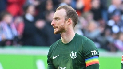 Wolfsburg muss im Abstiegskampf auf Maximilian Arnold (l) verzichten. (Archivbild)  (Foto: Swen Pförtner/dpa)