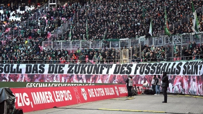 Fußballfans befürchten erhebliche Einschnitte durch die Politik. (Archivbild)  (Foto: Jennifer Brückner/dpa)
