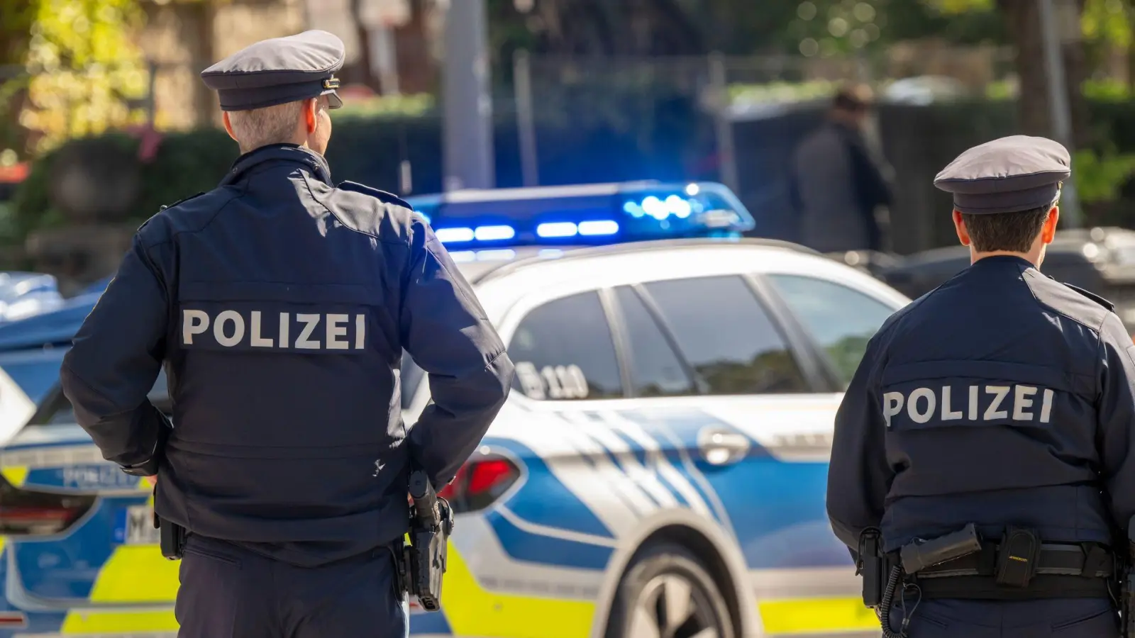 Laut Innenministerium kommen auf eine Ausbildungsstelle zum Polizeimeister etwa neun Bewerbungen. (Symbolbild) (Foto: Peter Kneffel/dpa)